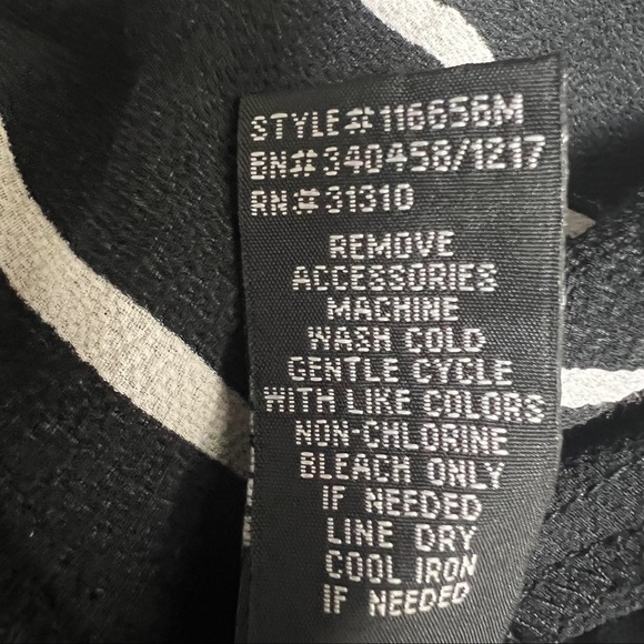 NWT By & By Wide Leg Capri Romper Size 1 Juniors Jumpsuit Striped Black White XS - Picture 4 of 12